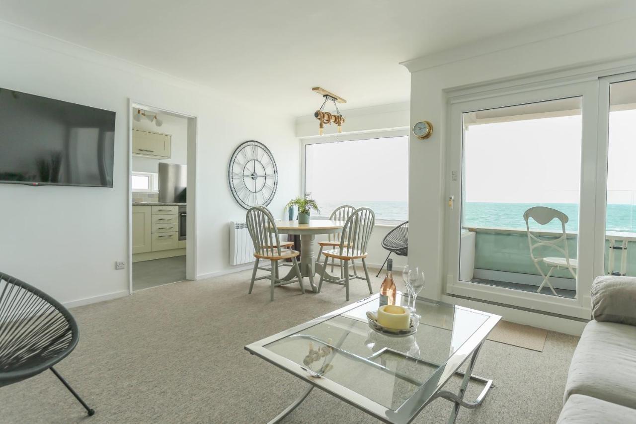 Tides - Beach Front Apartment In Bracklesham Bay Chichester Exterior foto