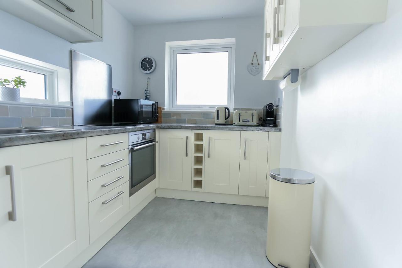 Tides - Beach Front Apartment In Bracklesham Bay Chichester Exterior foto