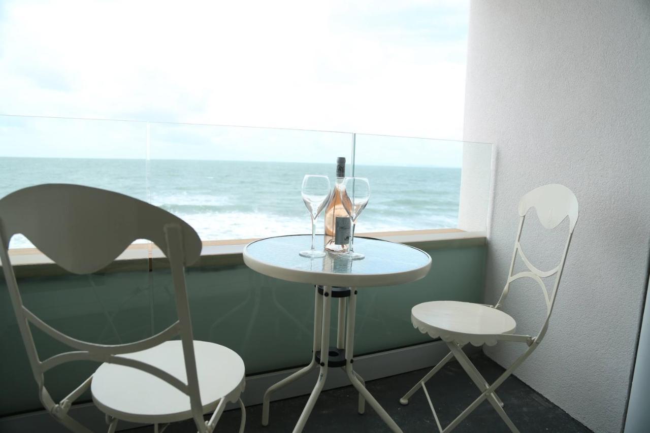 Tides - Beach Front Apartment In Bracklesham Bay Chichester Exterior foto