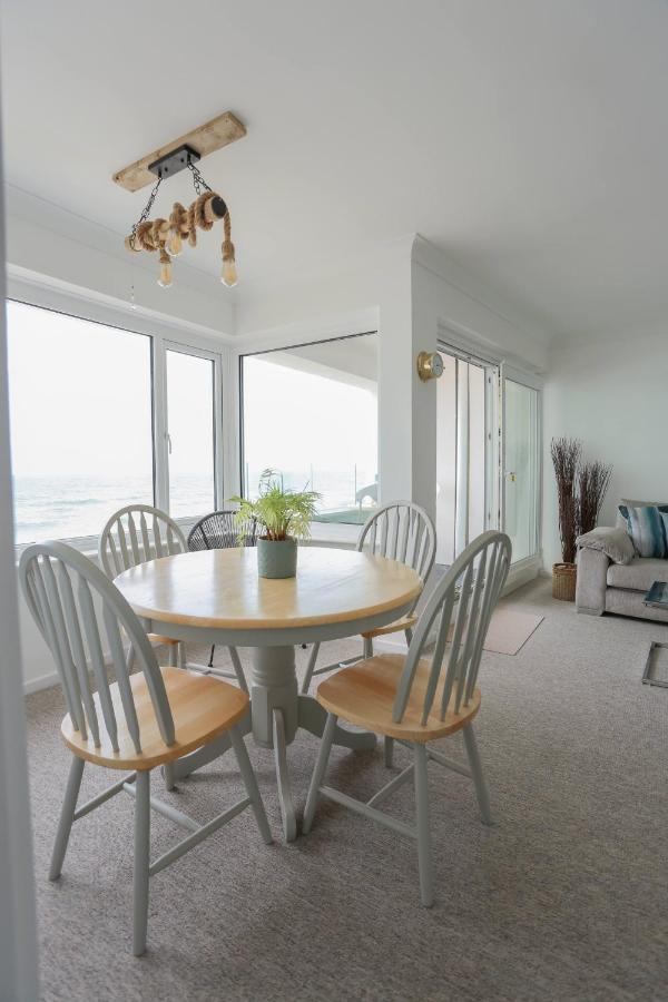 Tides - Beach Front Apartment In Bracklesham Bay Chichester Exterior foto